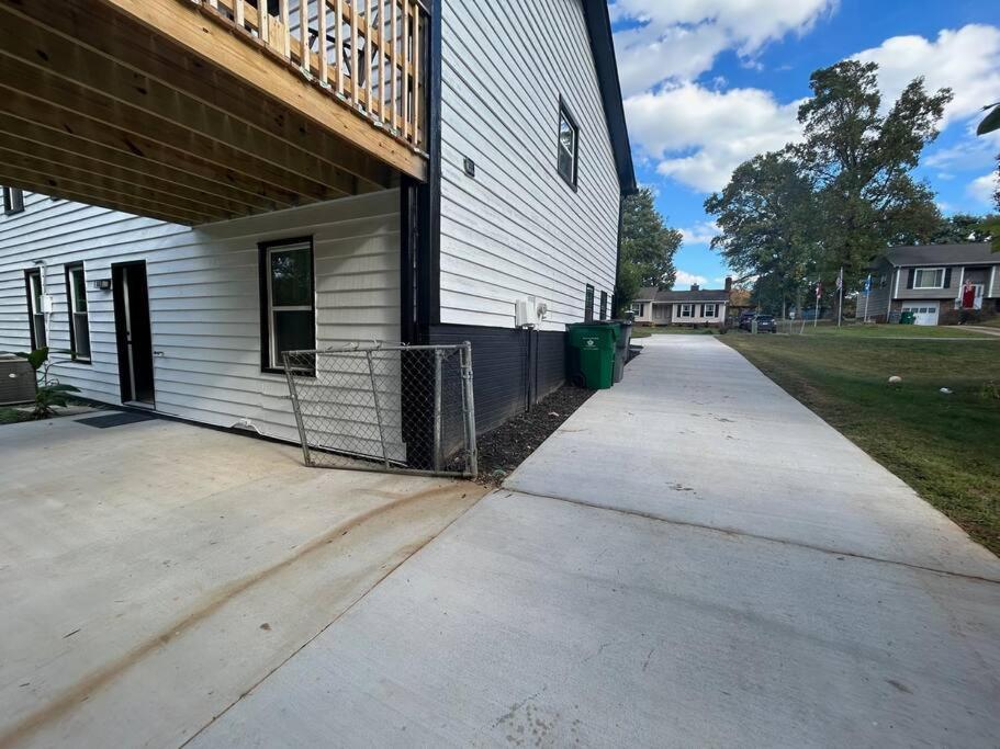 Comfy Lower Lvl Apt With Jetted Tub Near Uptown And Unc Charlotte Eksteriør bilde