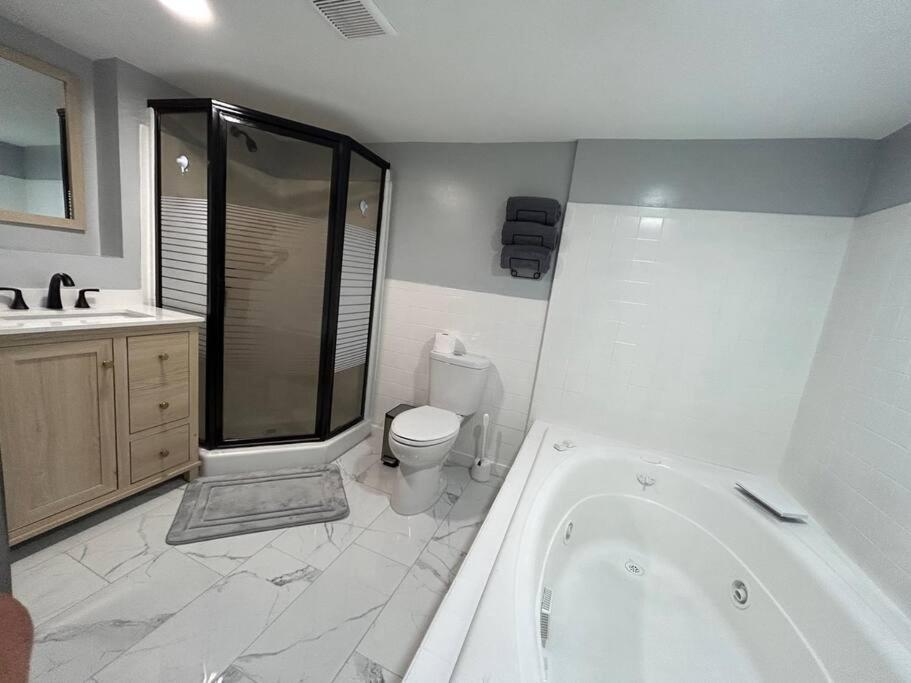 Comfy Lower Lvl Apt With Jetted Tub Near Uptown And Unc Charlotte Eksteriør bilde