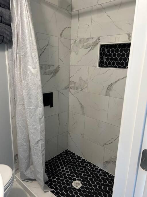 Comfy Lower Lvl Apt With Jetted Tub Near Uptown And Unc Charlotte Eksteriør bilde