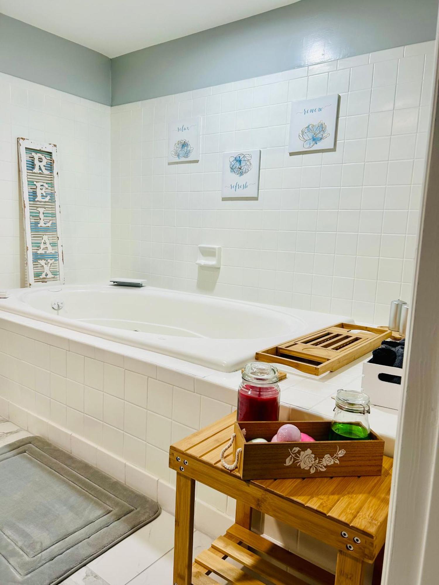 Comfy Lower Lvl Apt With Jetted Tub Near Uptown And Unc Charlotte Eksteriør bilde