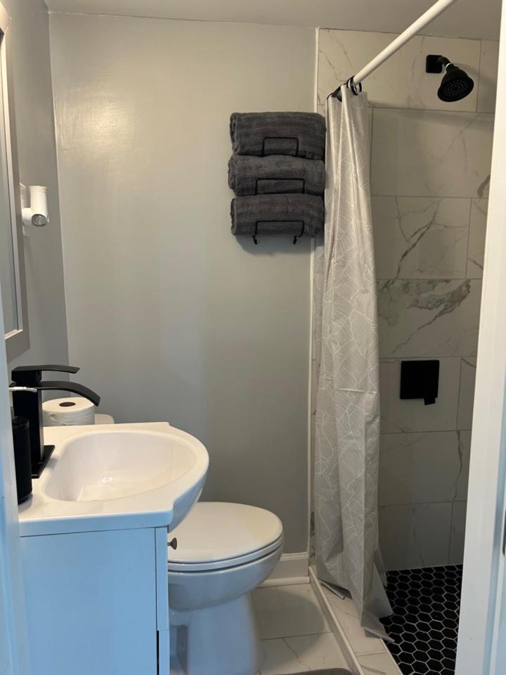 Comfy Lower Lvl Apt With Jetted Tub Near Uptown And Unc Charlotte Eksteriør bilde