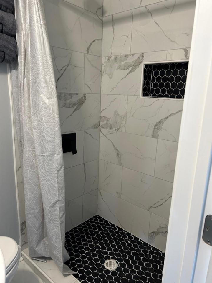 Comfy Lower Lvl Apt With Jetted Tub Near Uptown And Unc Charlotte Eksteriør bilde